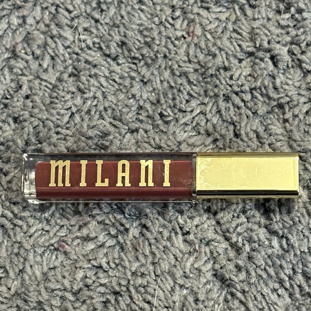 NWT Milani satin matte lipstick crème, shade: 12 Cashmere